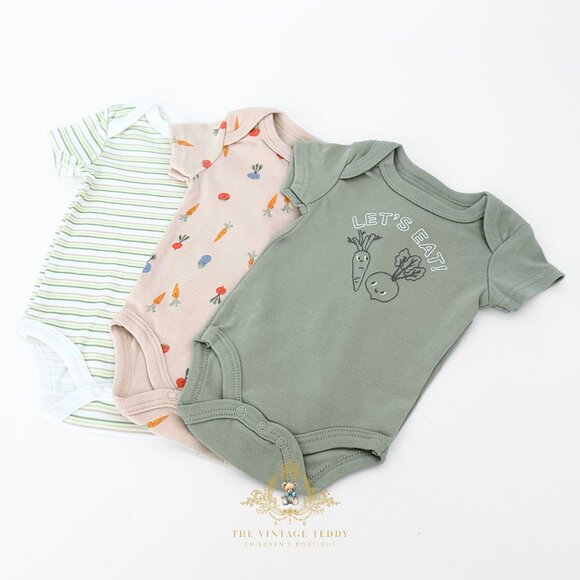 NWT Cute Unisex 3 Piece Matching Set Baby Onesies Let's Eat! Veggies Sage 3-6M - Picture 2 of 2